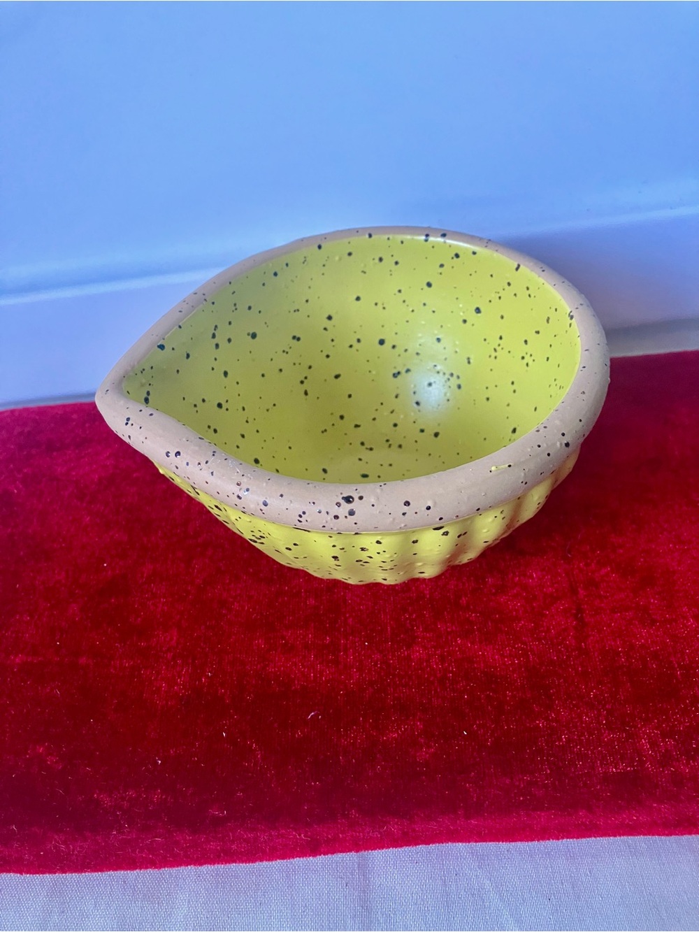 Anthropologie Heritage Chartreuse Green Speckled Small Side Prep Bowl Spout NEW.